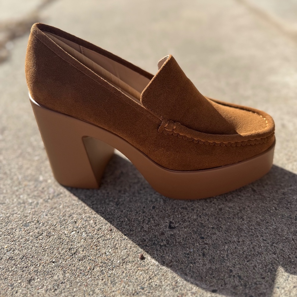 Whole lot size 8 and 8.5 womens shoes